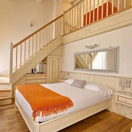 Palazzo Trevi Charming House Отель типа 