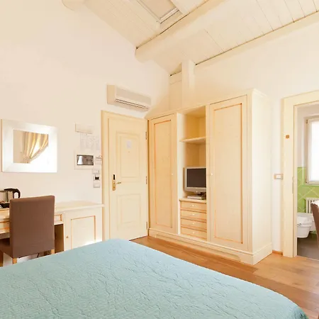 Palazzo Trevi Charming House 3*