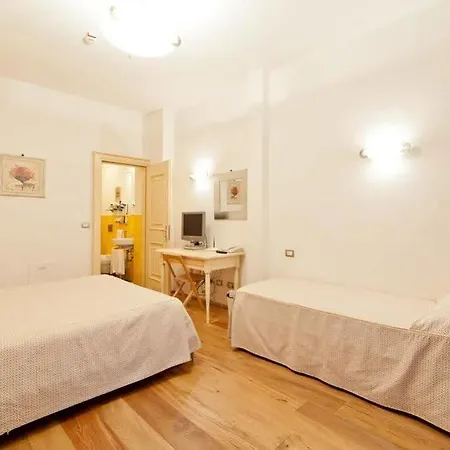 Palazzo Trevi Charming House 3* Болонья